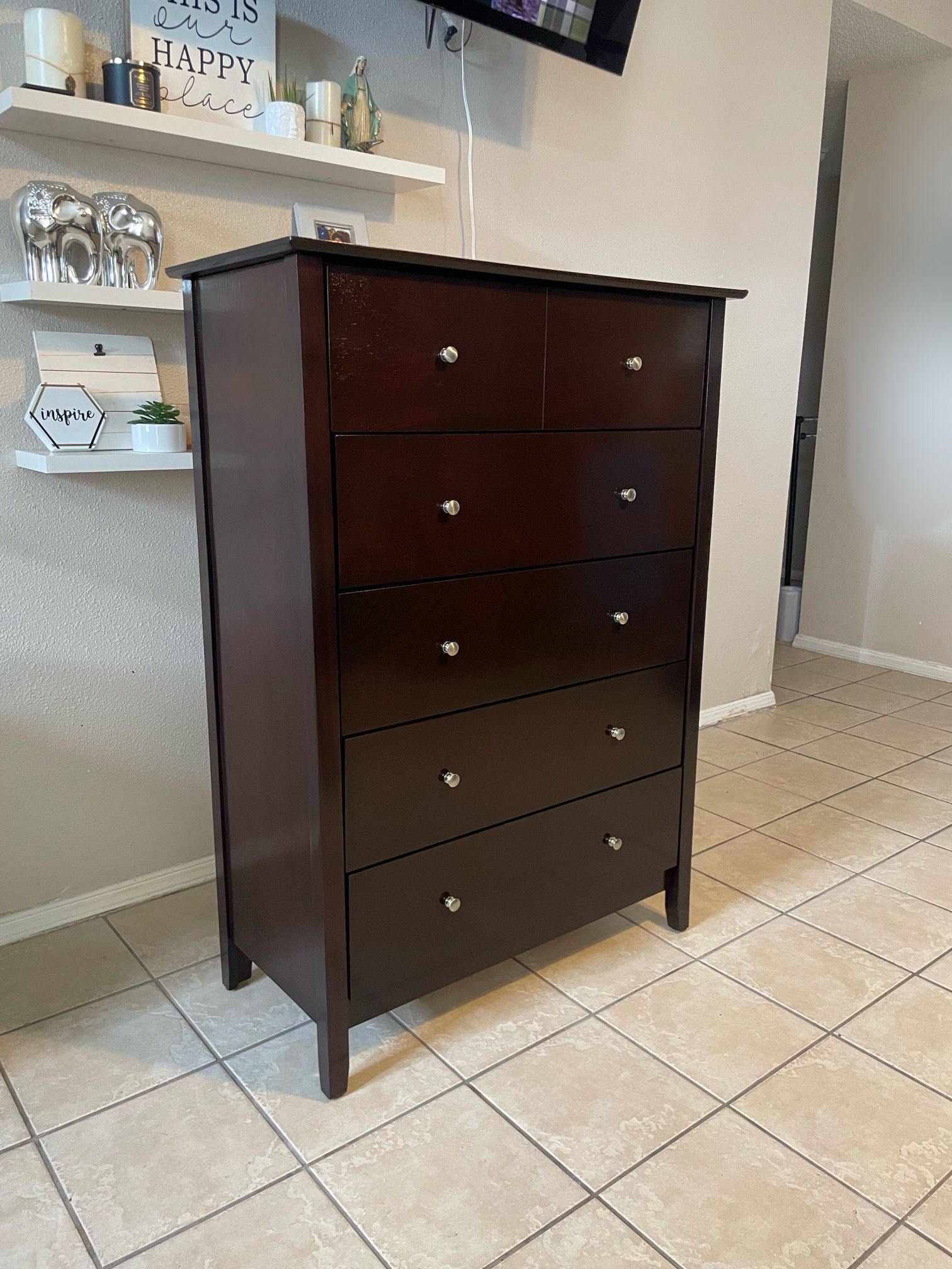 Dresser, solid wood, all the drawers are working good
