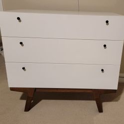 🏡 West Elm White & Walnut Dresser – Excellent Condition, Major Discount 
