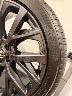 FOR SALE – 2026 Toyota Crown OEM 21” Wheels + Tires + TPMS