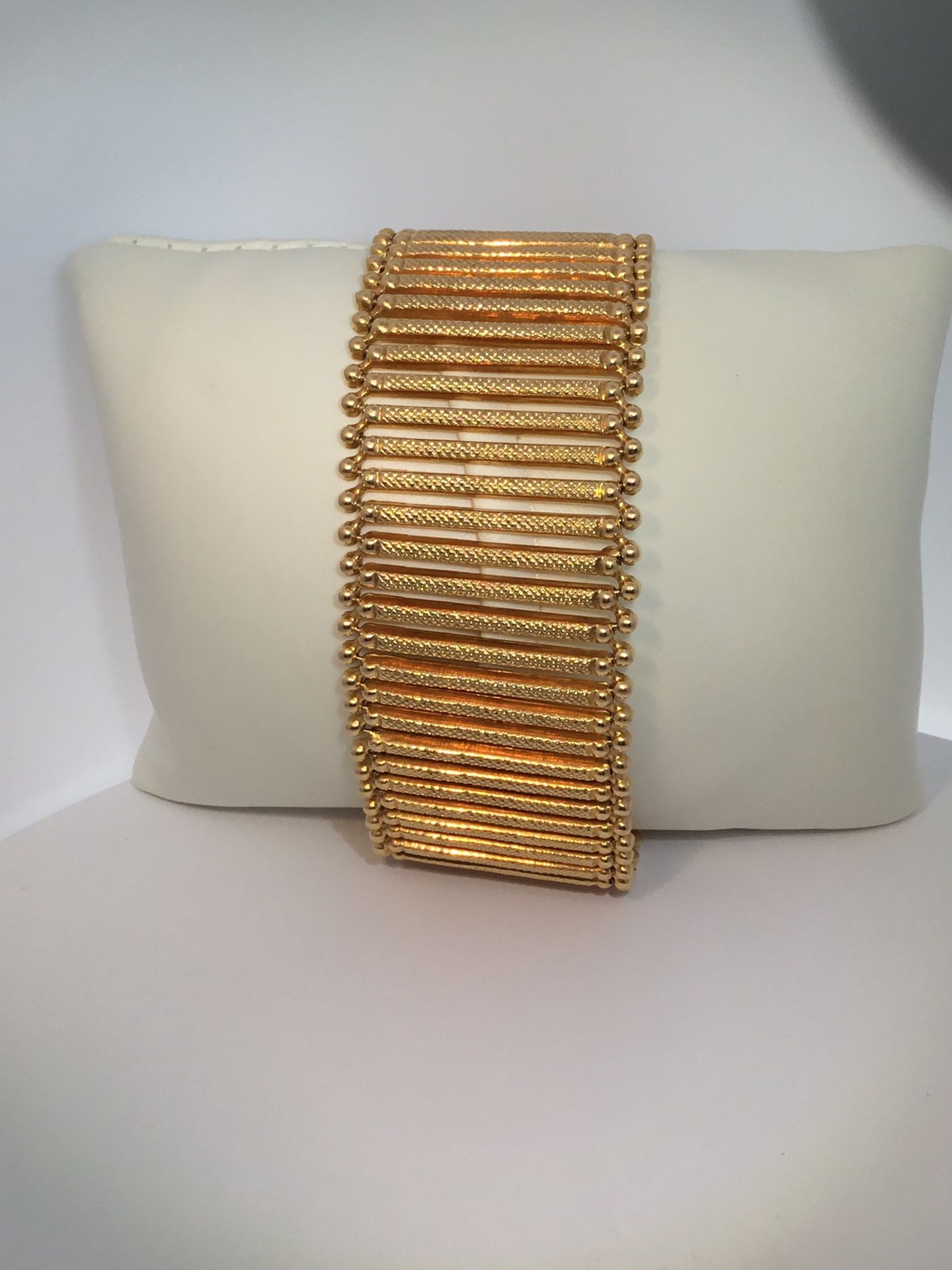 18K Yellow Gold Lady’s Elegant Looking Bracelet