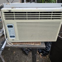 6000 Btu Window AC Hampton Bay / LG