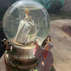 Disney musical snowglobe Cinderella music is Bibbidi Bobbidi Boo