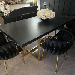 Modern Black & Gold Dining Table Set – Elegant Velvet Chairs – Excellent Condition