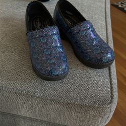 Easy Works, comfort clogs