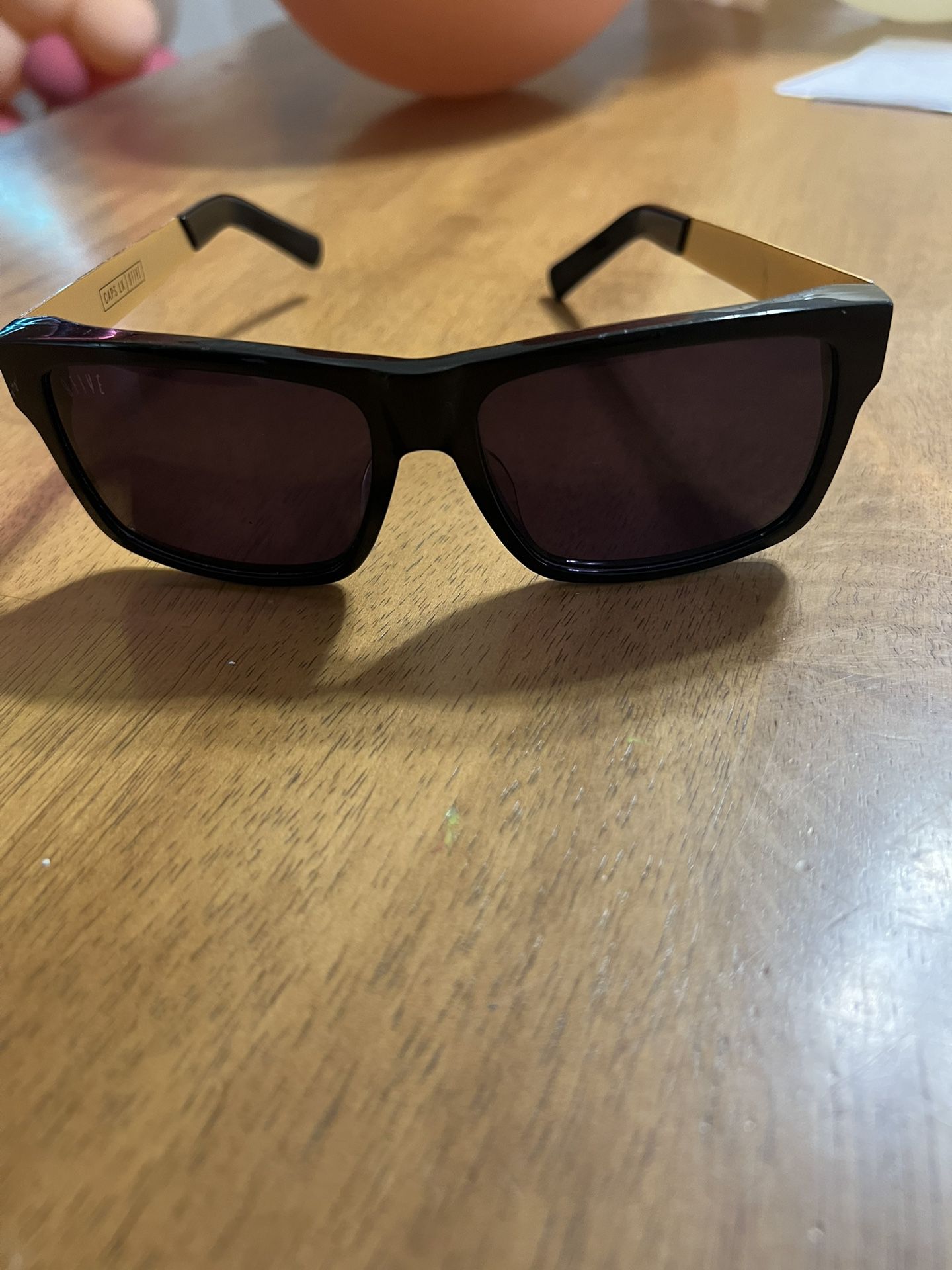 9Five Sunglasses Black/ Gold 
