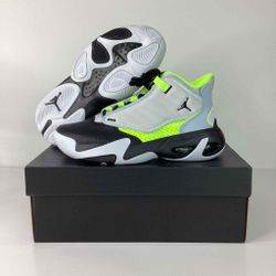 * NEW Jordan Max Aura 4 - Youth 5 Shoes 