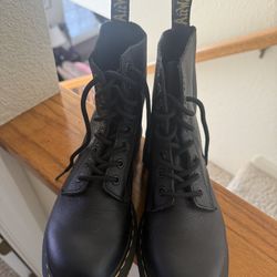 Women’s Doc Martens 