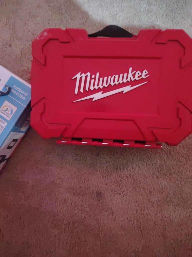 MILWAUKEE Hole Saw Set Large 