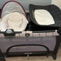 Graco Pack ‘n Play w/ Bassinet, Changing Table + Dream On Me Mattress — Complete Set