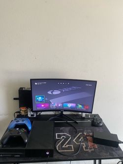 Xbox One With 2 Controllers, Headset,Cables & Games