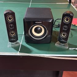 Computer Speakers All Connect To Phone. It’s Not Bluetooth.