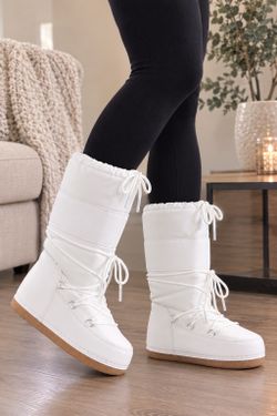 Fashion Nova White Snow Boots Size 8