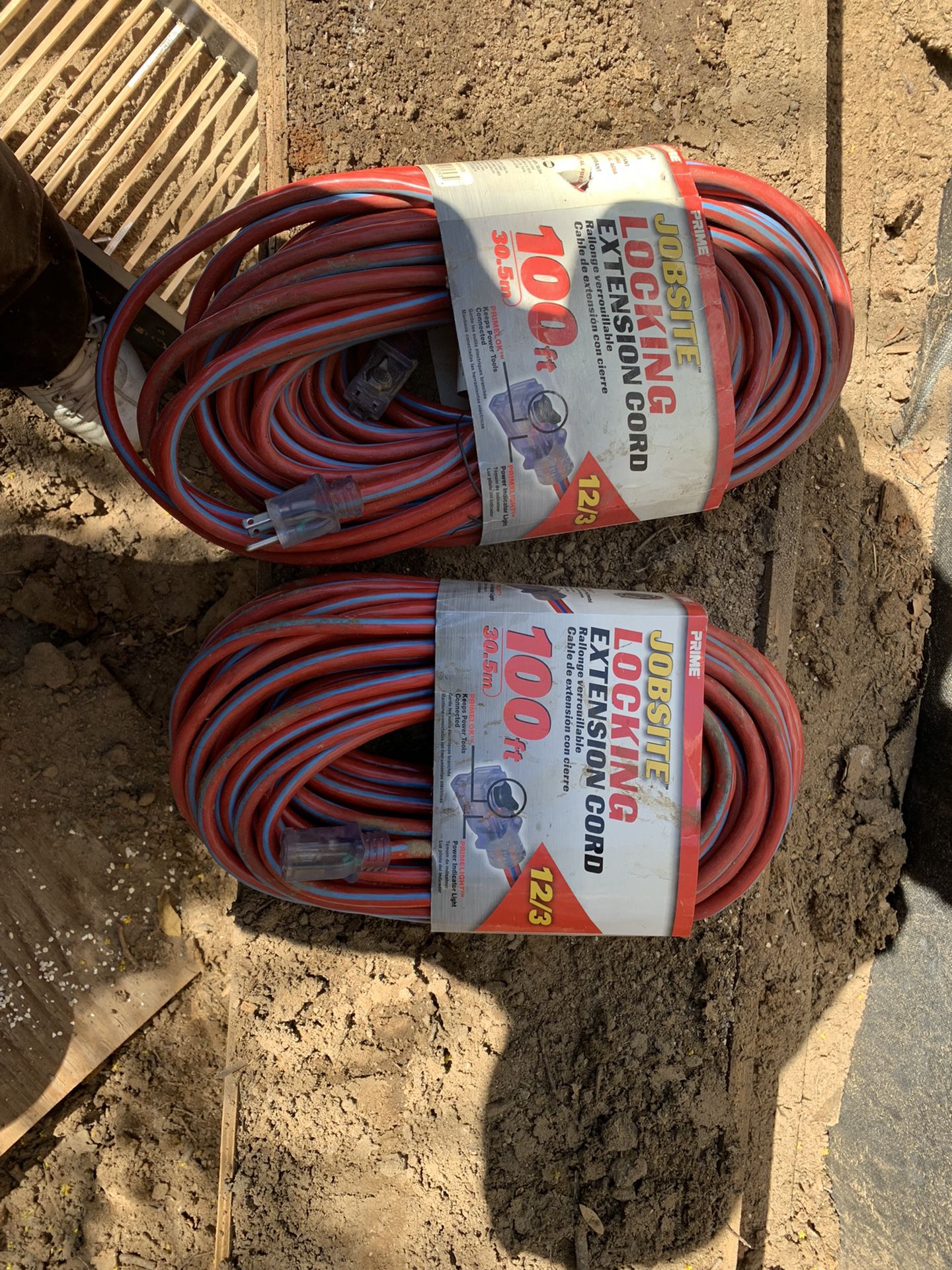 100 Ft  Locking Extension Cord