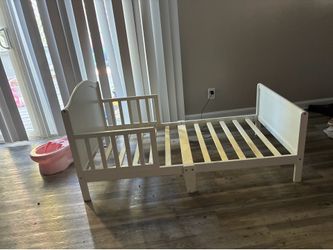 White toddler bed
