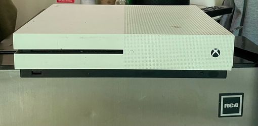 Xbox One S(White) - Like New