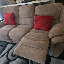Beige Manual Recliner Sofa Great Conditions Pet And Smoke Free  