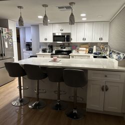 No shared walls or ceilings w neighbors! 