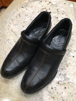 Size 7-1/2, Born 2 inch heel Woman’s Black Leather Shoes.