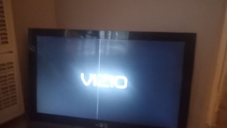 VIZIO 26 INCH TV