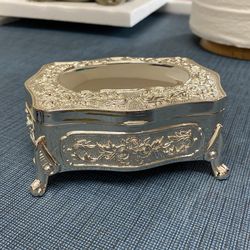 Brand New Silver Color Large Metal Arras Box With Minor Defects 