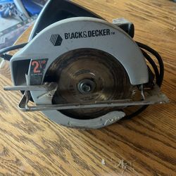 Black & Decker 7-1/4" Circular Saw - Reliable Power Tool! 