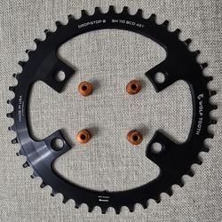 Wolf Tooth 46t 
4x Bolts+Nuts