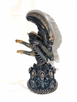 alien xenomorph mini bust artist proof special edition. 73