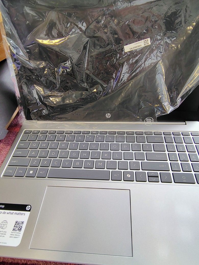 New HP Intel- core i3 ,8gb,15.6 in screen 