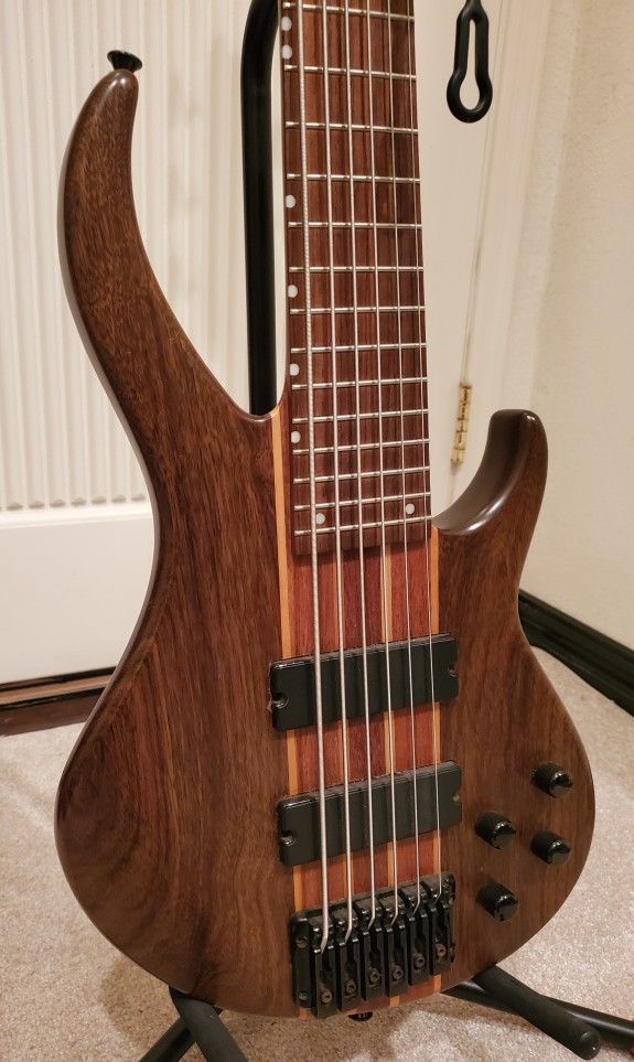 PEAVEY Grind 6 String Bass Guitar | Hardshell Case