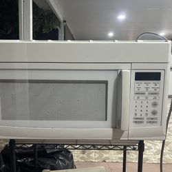 Over-the-Range Microwave – Excellent Condition, Fully Functional!!!
