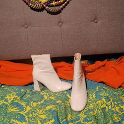 White 70's Ankle boots size 7