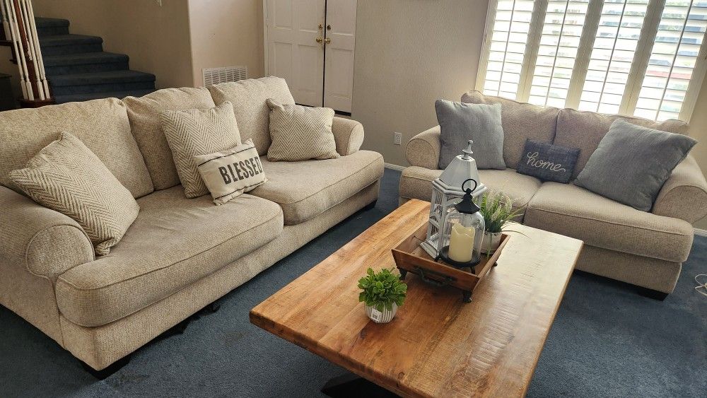 Couch & Loveseat Set .. Sofa's .. Couches