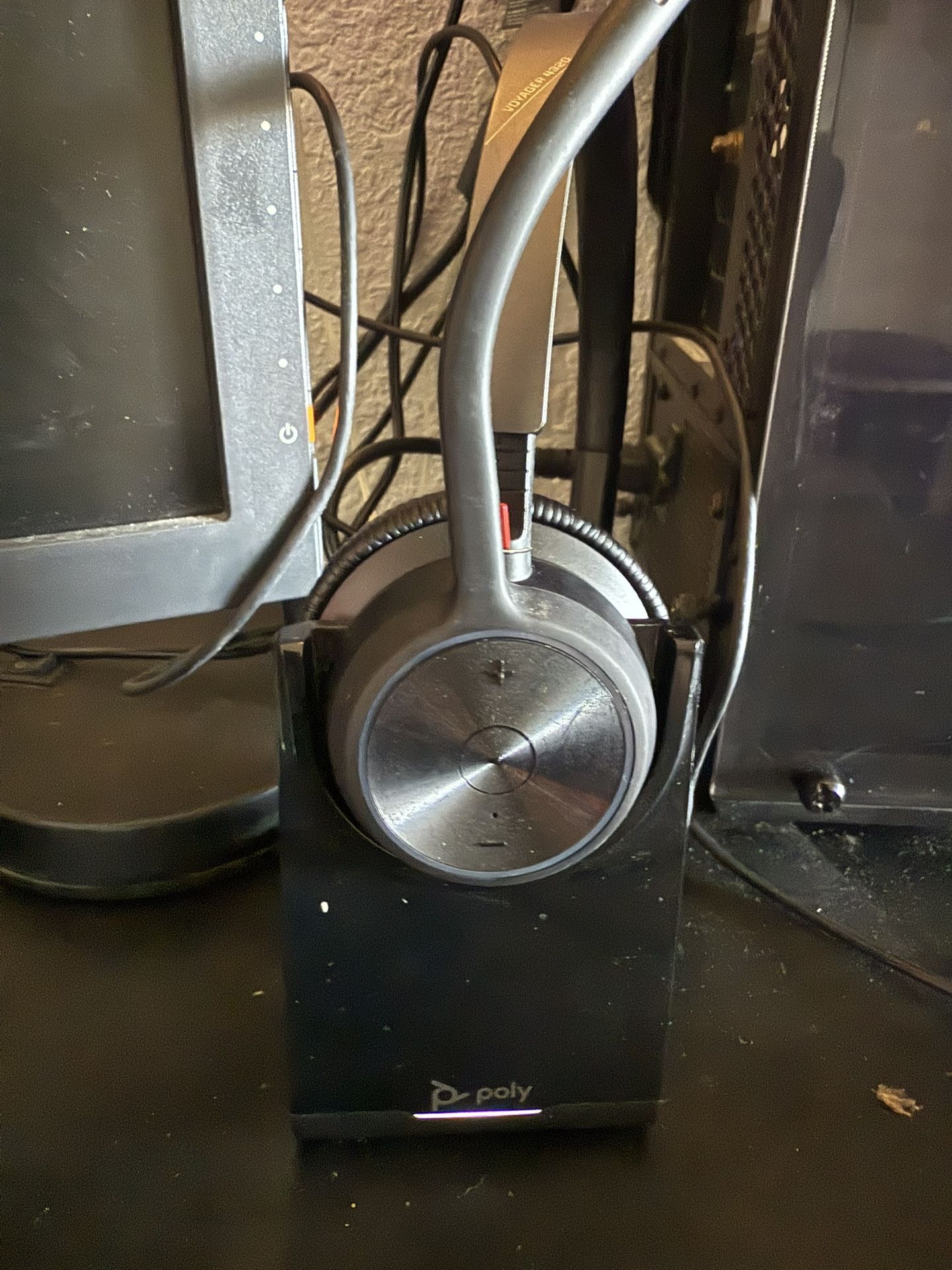 Poly Voyager 4320 UC Wireless Headset – Dual-Ear Bluetooth + USB