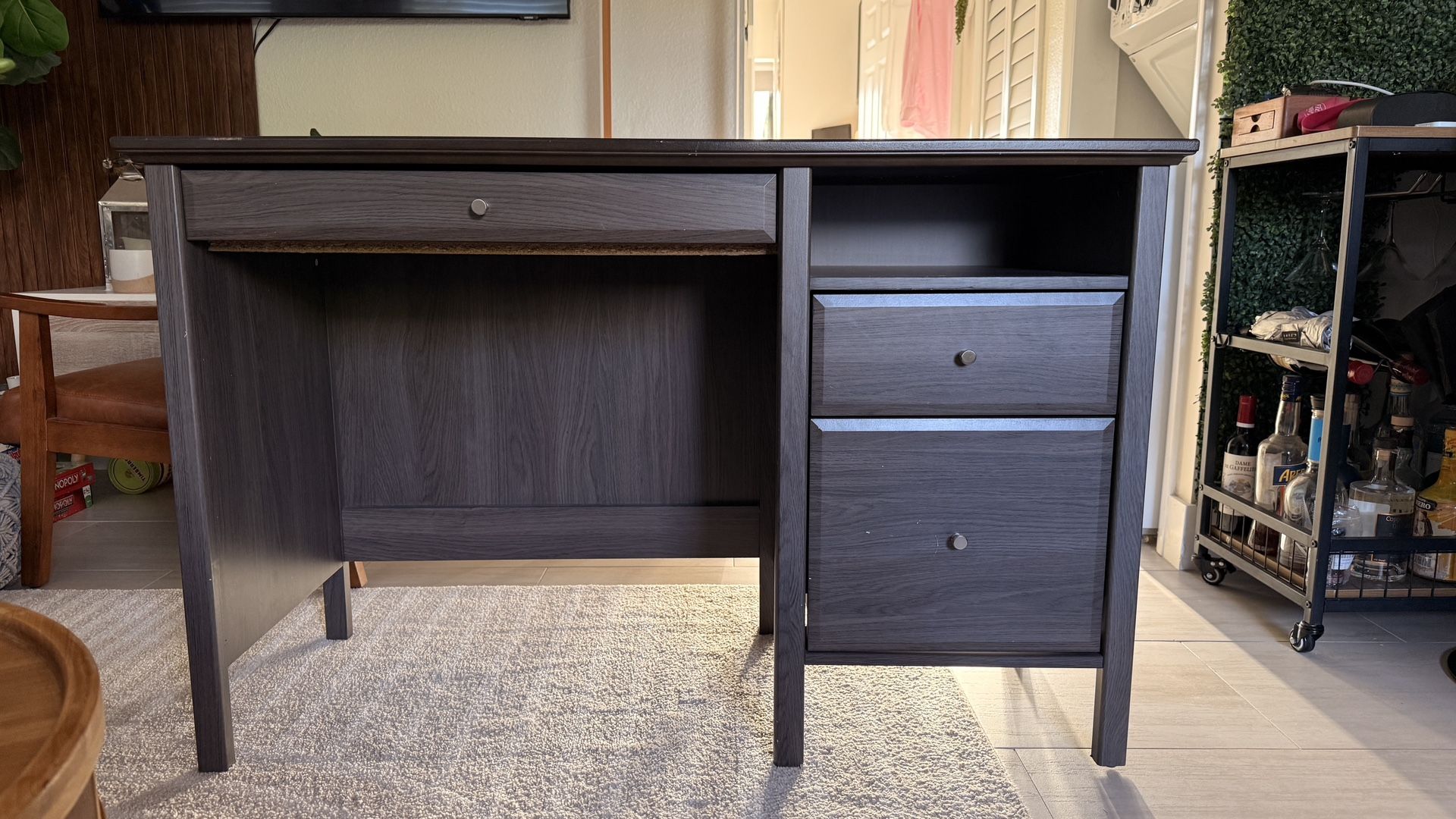 Escritorio en excelente estado – moderno y funcional