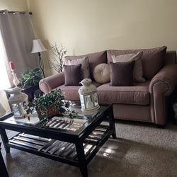 Sala Con 4 Mesas Buenas Condiciónes 