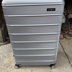 Brand New Large 28" Samsonite Hardshell Suitcase Omni 2