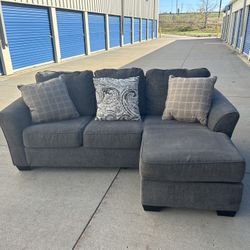 DELIVERY AVAILABLE 🚚🚛🚚 Super Nice 2 Piece Reversible Gray Sectional