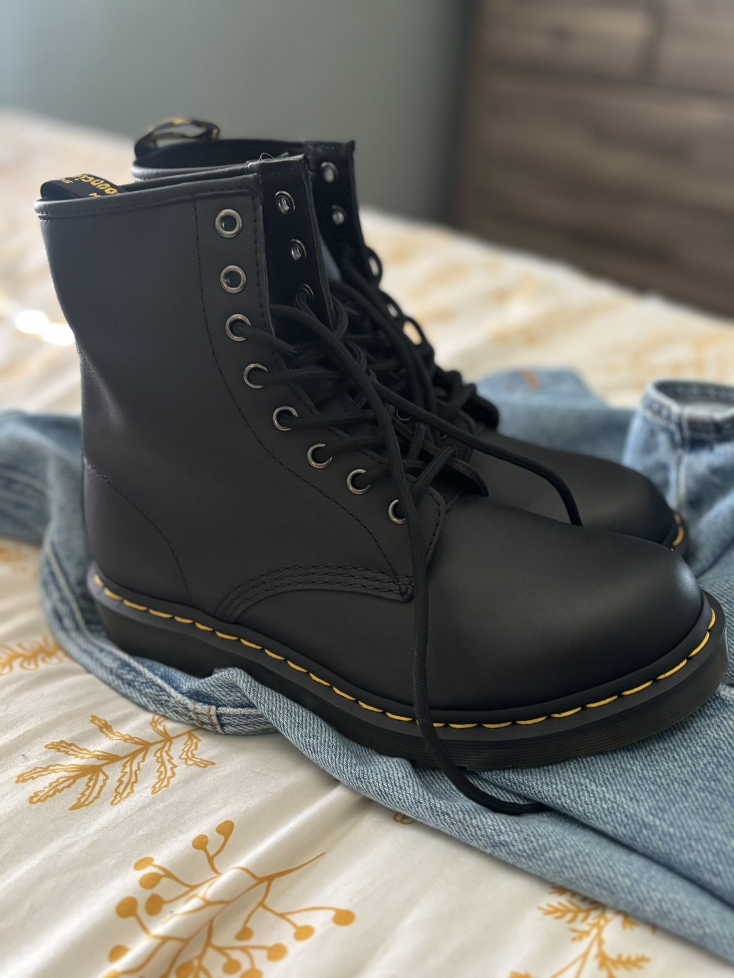 New 1460 Women’s Smooth Leather Doc Martens