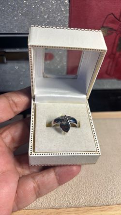 925 Silver Heart dangle Ring Size 7.5