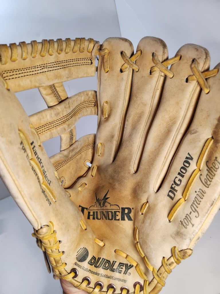 Dudley Thunder DFG 100V Baseball/Softball Glove Mitt Leather 42-011 RHT Right