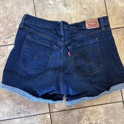 Womens Levi’s Shorts Size 32 Mid Length 