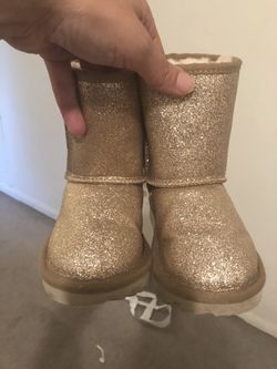 Girls UGG boots - girls size 9