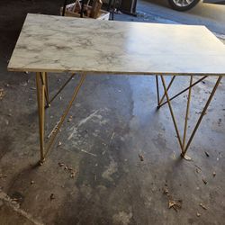 Free Table With Vinyl Gold Legs 