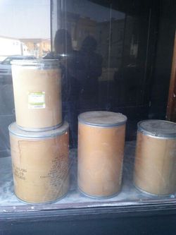 Barrels with locking lids