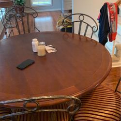 Quality table w/ 5 chairs and accent table