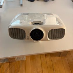Epson Home Cinema 3020 Projector