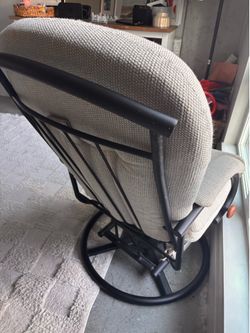 Very comfy rocking chair with option to recline