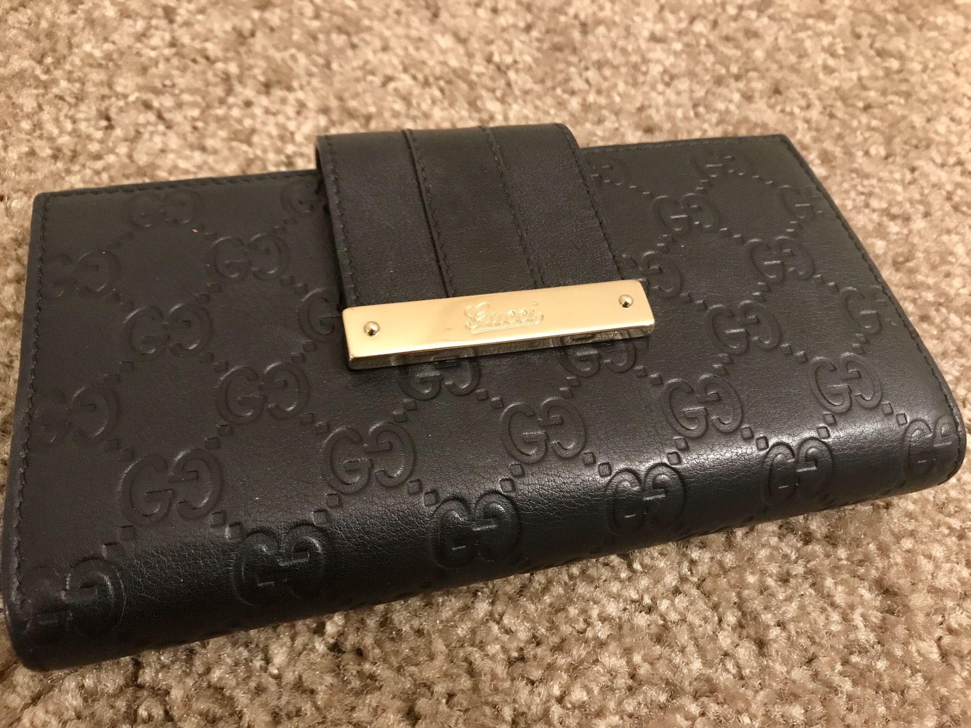 GUCCI Signature Black Wallet (Authentic)