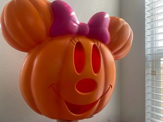 Minnie Mouse huge pumpkin