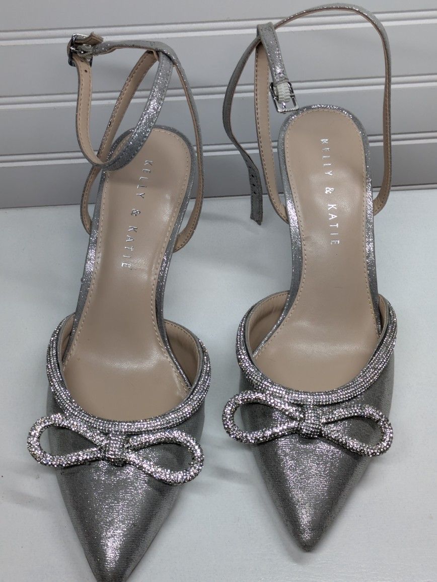 Kelly & Katie silver High heels With Bow (SIZE 8.5 fits like a 7.5)